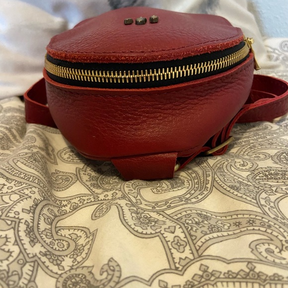 Portland Leather Goods Flamenco Sydney Sling Bag - Picture 10 of 14